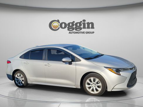 Used 2022 Toyota Corolla LE FWD image 5