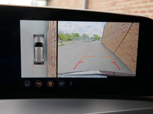 Certified 2026 Cadillac Vistiq Platinum AWD/4WD image 18
