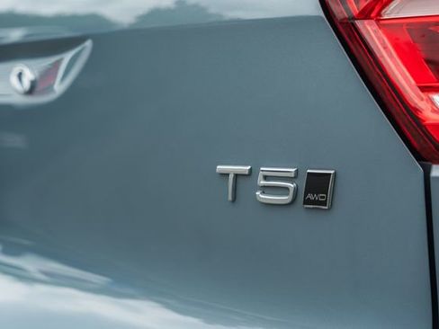 Used 2021 Volvo XC40 T5 R-Design AWD/4WD image 10