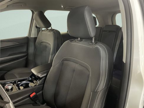 Used 2023 Jeep Grand Cherokee Laredo w/ Luxury Tech Group I image 14