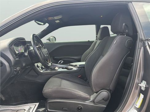Used 2015 Dodge Challenger SXT RWD image 13
