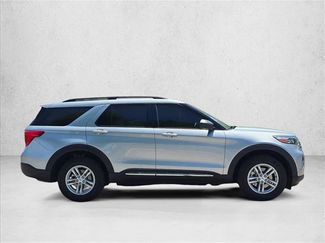 Used 2023 Ford Explorer XLT AWD/4WD video 4
