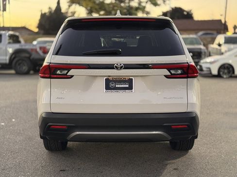 Used 2024 Toyota Grand Highlander Platinum image 11