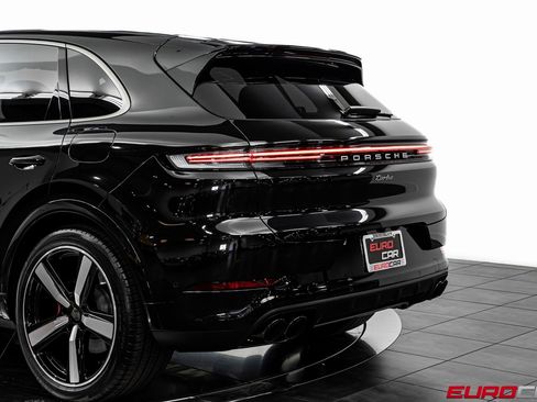 Used 2025 Porsche Cayenne Turbo image 15