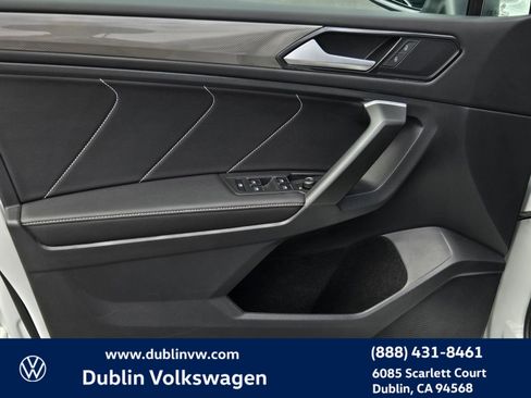 Used 2023 Volkswagen Tiguan SE FWD image 10