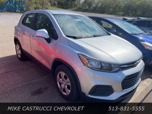 Used 2018 Chevrolet Trax LS image 2
