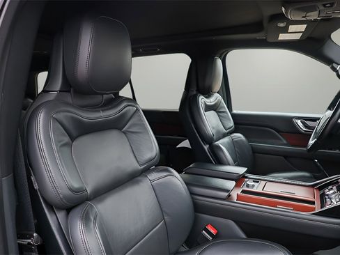 Used 2023 Lincoln Navigator Reserve image 21