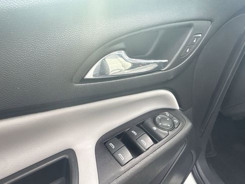 Certified 2020 Chevrolet Equinox LS FWD image 22