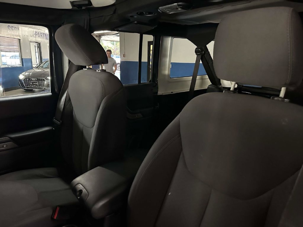 Used 2018 Jeep Wrangler Unlimited Sport S AWD/4WD image 16