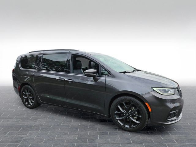 Used 2022 Chrysler Pacifica Limited w/ S Appearance Package FWD image 3