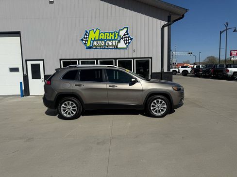 Used 2019 Jeep Cherokee Latitude w/ Popular Appearance Group AWD/4WD image 7