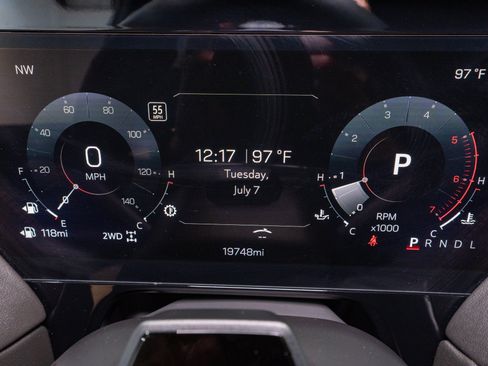 Used 2025 GMC Yukon Elevation w/ Elevation Premium Package AWD/4WD image 25
