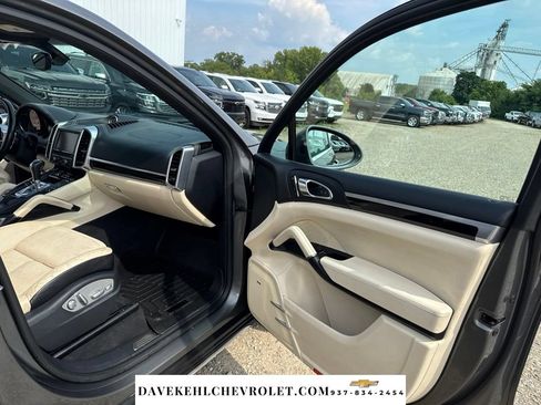 Used 2016 Porsche Cayenne S AWD/4WD image 28