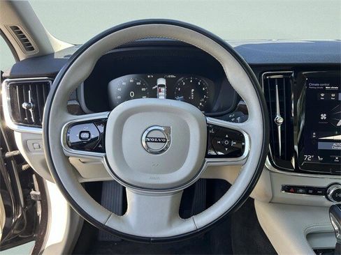 Used 2017 Volvo S90 T6 Momentum w/ Vision Package image 31