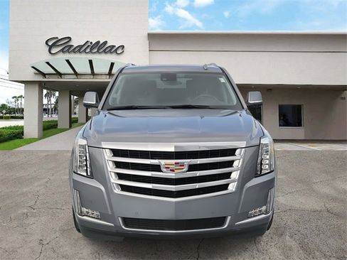 Used 2020 Cadillac Escalade ESV Premium Luxury image 8