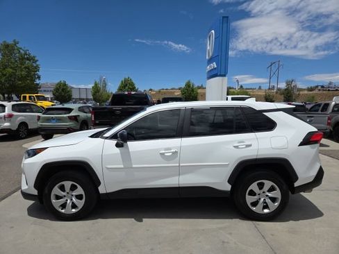 Used 2022 Toyota RAV4 LE AWD/4WD image 8