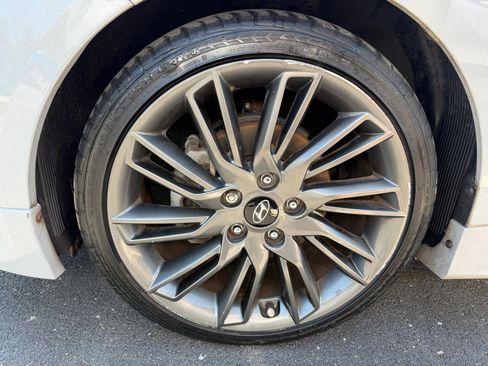 Used 2013 Hyundai Veloster RE:MIX Edition FWD image 37