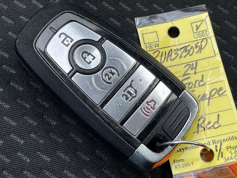 Used 2024 Ford Escape ST-Line w/ Tech Pack #1 AWD/4WD image 30