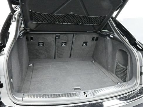 Certified 2020 Porsche Macan AWD/4WD image 16