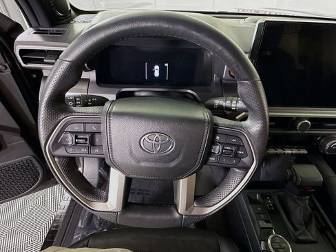 Used 2025 Toyota 4Runner TRD Off-Road Premium AWD/4WD image 22