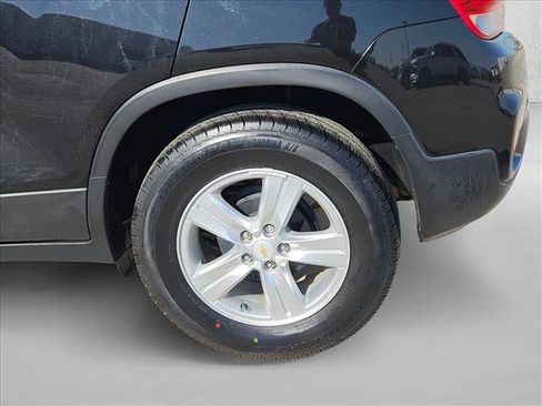 Used 2019 Chevrolet Trax LT w/ LT Convenience Package image 6