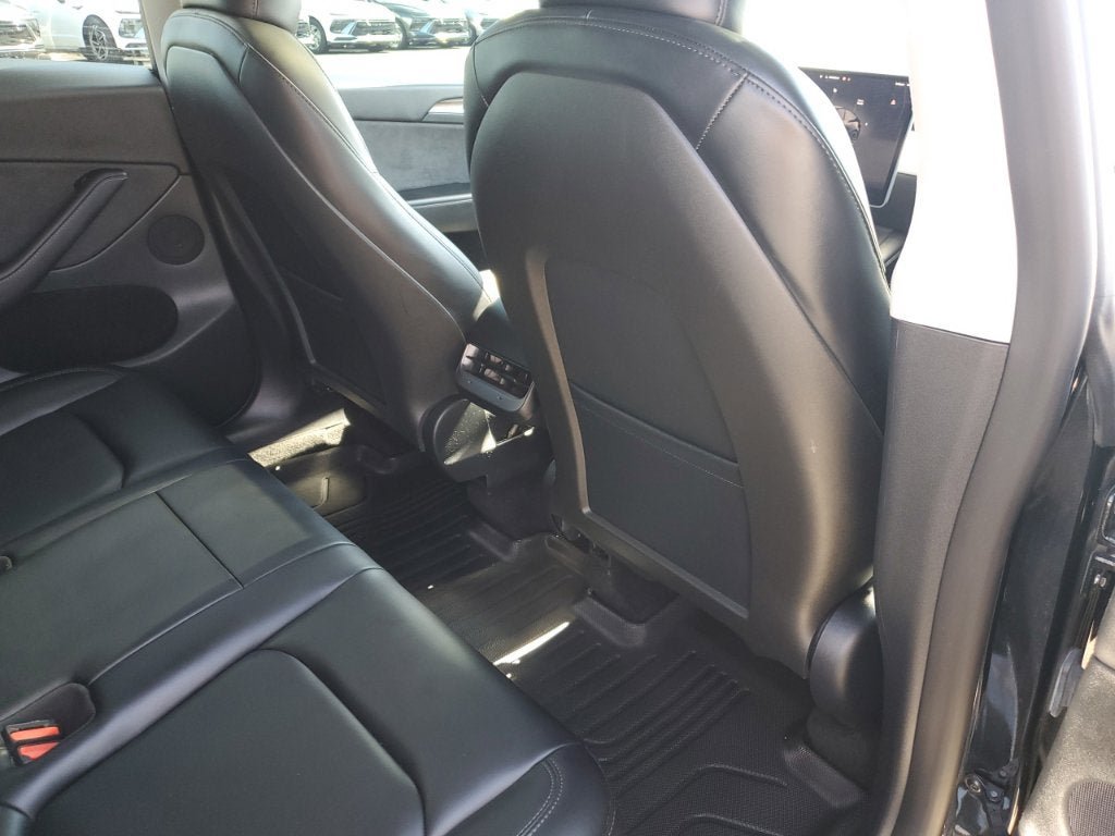 Used 2024 Tesla Model Y Performance AWD/4WD image 15