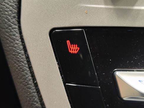 Used 2024 Ford Explorer XLT w/ Equipment Group 202A image 3