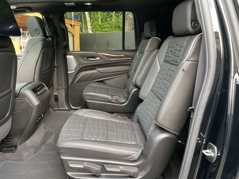 Certified 2024 Cadillac Escalade ESV Sport Platinum w/ LPO, ONYX Package AWD/4WD image 17