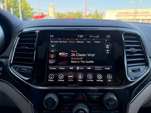 Used 2020 Jeep Grand Cherokee Summit AWD/4WD image 10