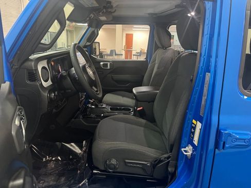 Used 2024 Jeep Wrangler Sport S image 9