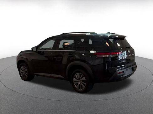 Used 2025 Nissan Pathfinder SV FWD image 4