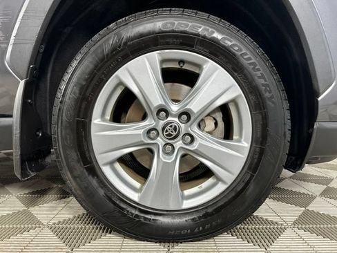 Used 2021 Toyota RAV4 XLE AWD/4WD image 9