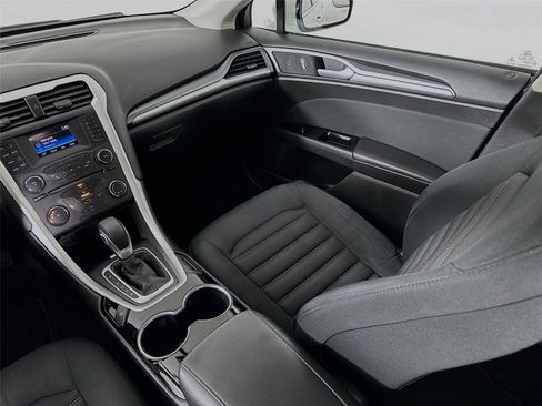 Used 2015 Ford Fusion SE FWD image 23