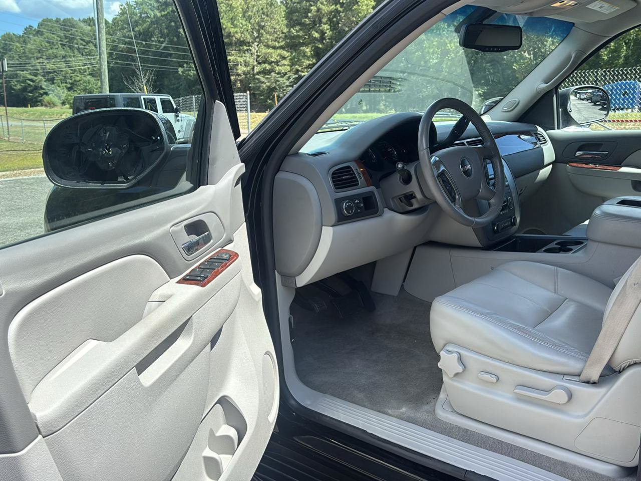 Used 2010 GMC Yukon SLT RWD image 9