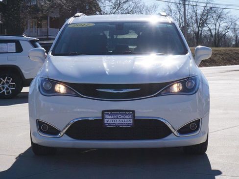 Used 2017 Chrysler Pacifica Touring-L w/ Tire & Wheel Group image 8