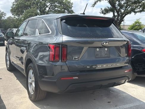 Used 2021 Kia Sorento LX FWD image 6