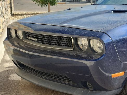 Used 2014 Dodge Challenger SXT RWD image 2