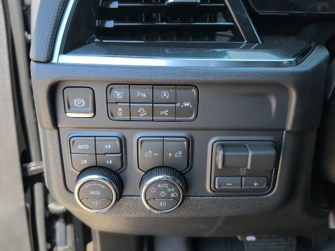 New 2026 Chevrolet Suburban RST w/ RST Capability Package AWD/4WD image 21