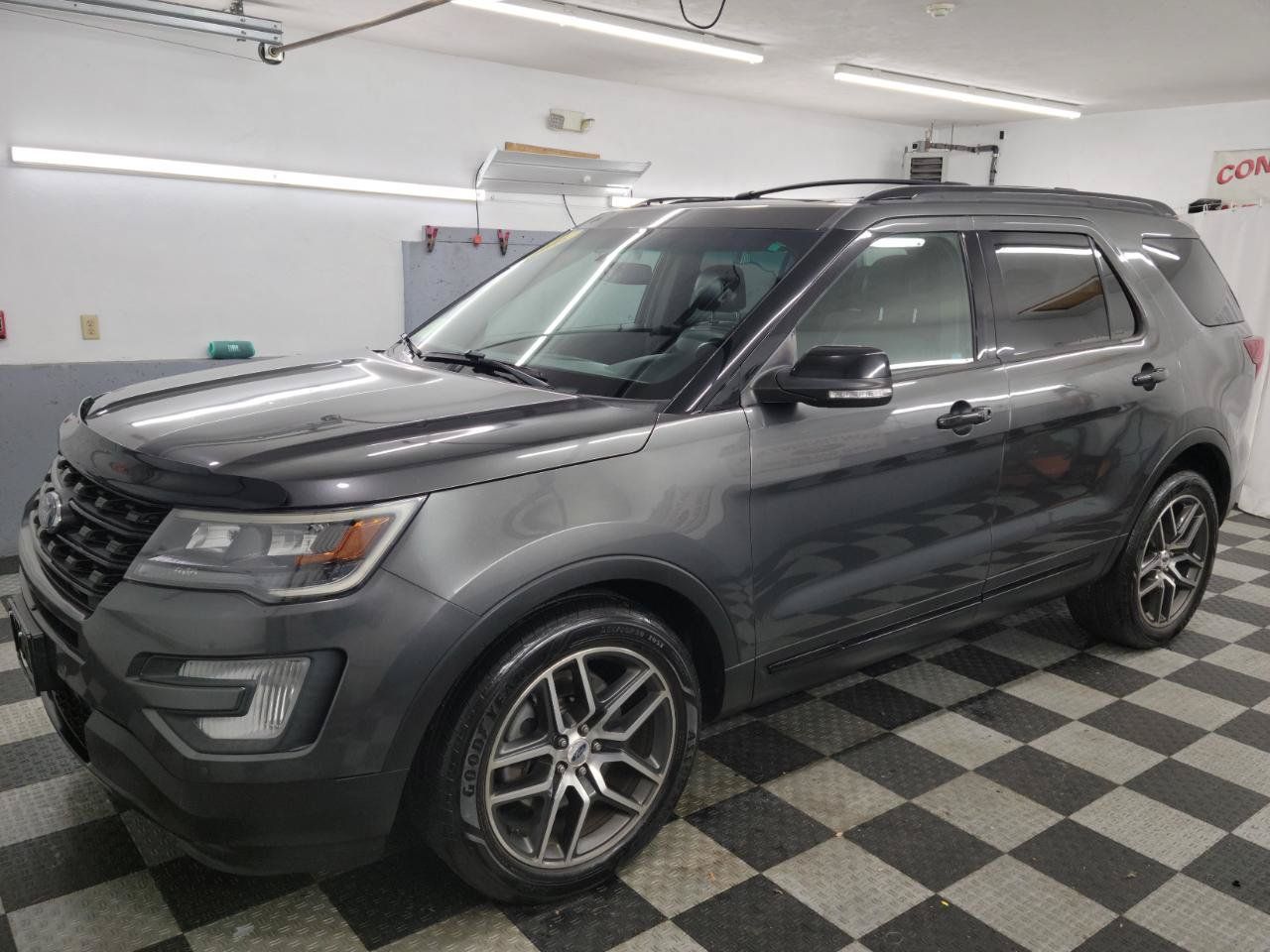 Used 2016 Ford Explorer Sport w/ Equipment Group 401A AWD/4WD image 2