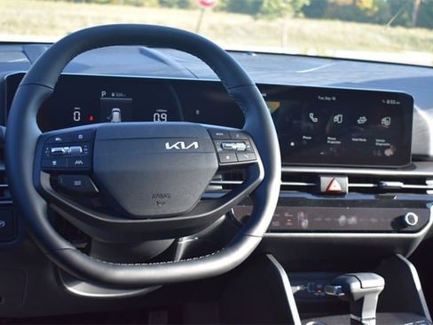 New 2026 Kia Sportage EX image 18