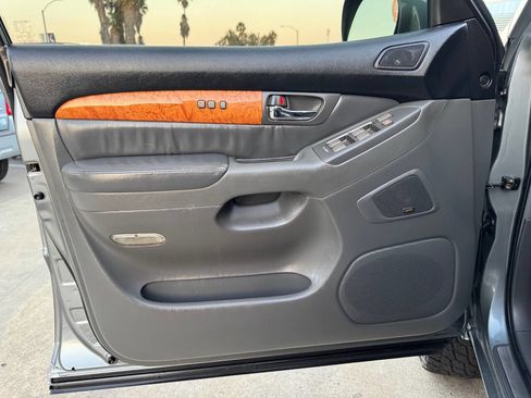 Used 2004 Lexus GX 470 Base 4WD 4dr SUV image 16