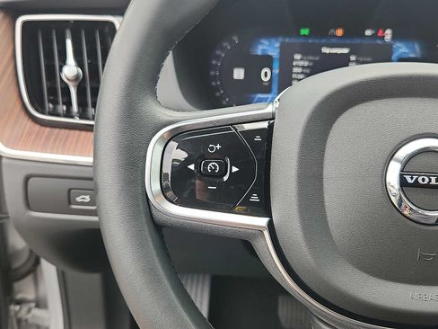 Certified 2024 Volvo XC60 B5 Plus w/ Climate Package AWD/4WD image 20