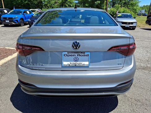 Used 2023 Volkswagen Jetta SE FWD image 5