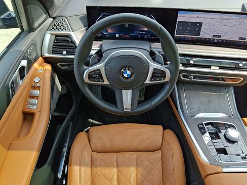 Used 2025 BMW X7 xDrive40i w/ M Sport Package AWD/4WD image 11