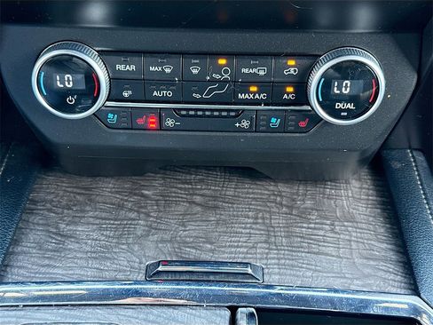 Used 2021 Ford Expedition Max Limited image 17