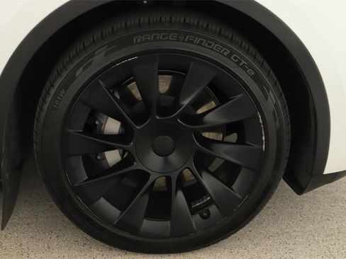 Used 2023 Tesla Model Y Long Range image 36