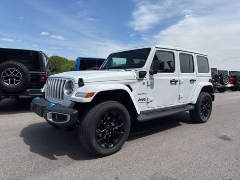 Used 2023 Jeep Wrangler Unlimited Sahara w/ Cold Weather Group AWD/4WD image 8