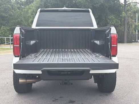 Used 2024 Toyota Tacoma SR5 AWD/4WD image 31
