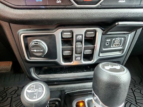 Used 2025 Jeep Wrangler Unlimited Sport S 4xe w/ Convenience Group AWD/4WD image 38