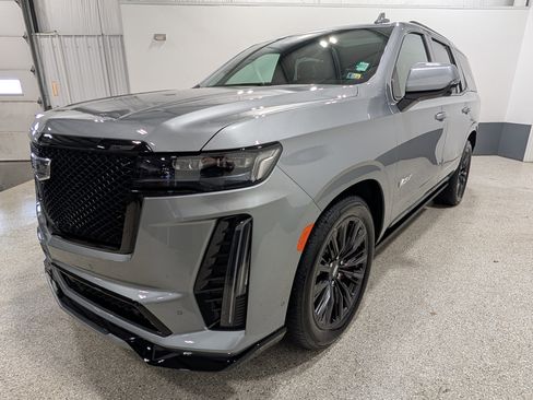 Used 2024 Cadillac Escalade V w/ LPO, ONYX Package image 6